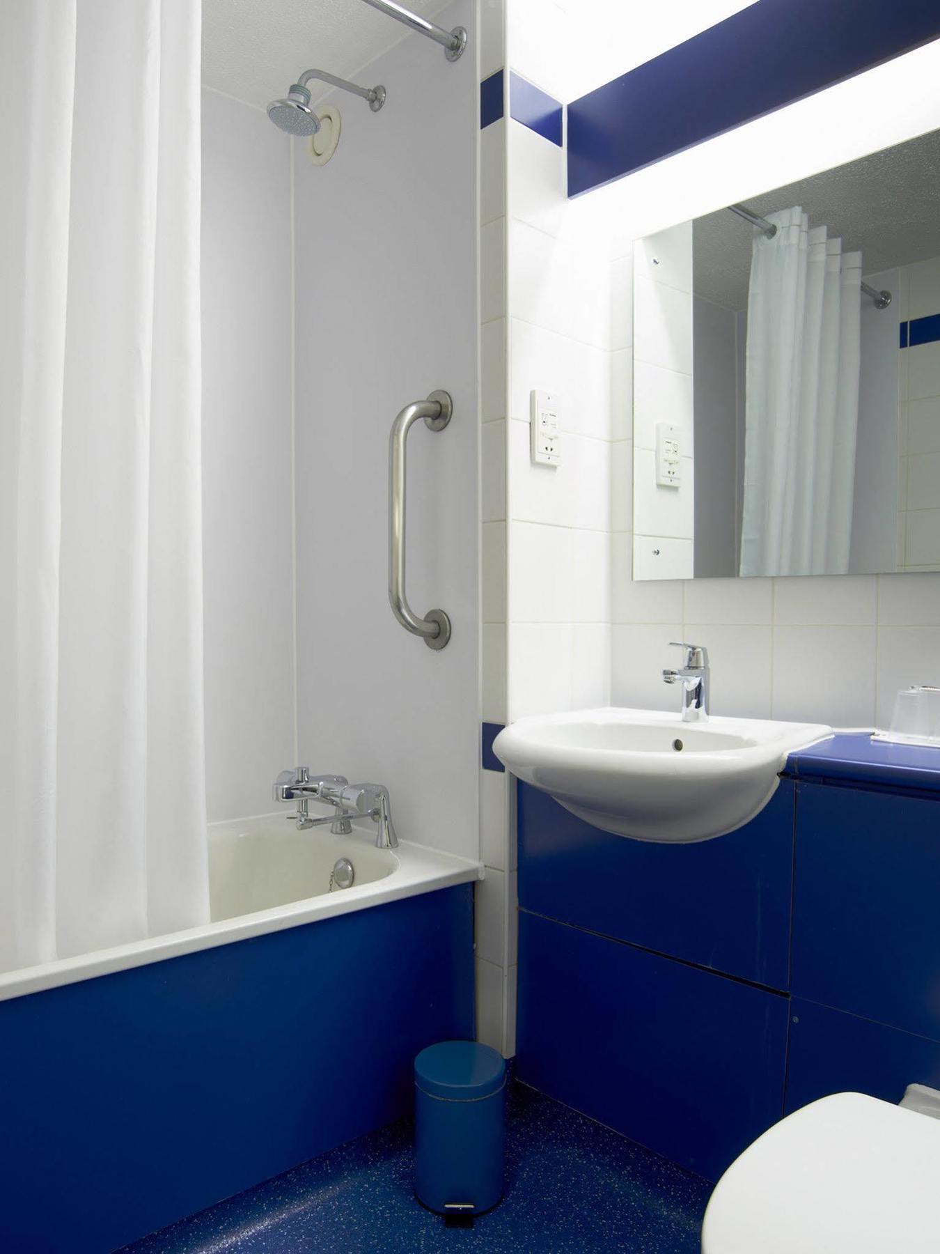 Travelodge Bristol Central Anchor Road エクステリア 写真