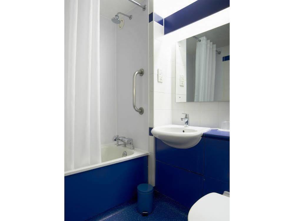 Travelodge Bristol Central Anchor Road エクステリア 写真