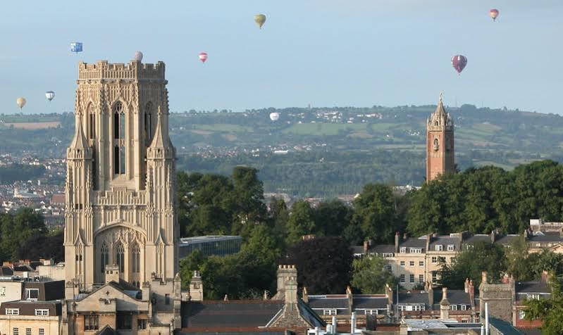 Travelodge Bristol Central Anchor Road エクステリア 写真